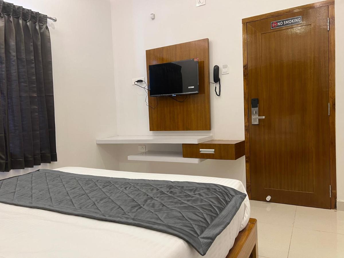 Le Hotel Host Tiruchirappalli Eksteriør billede